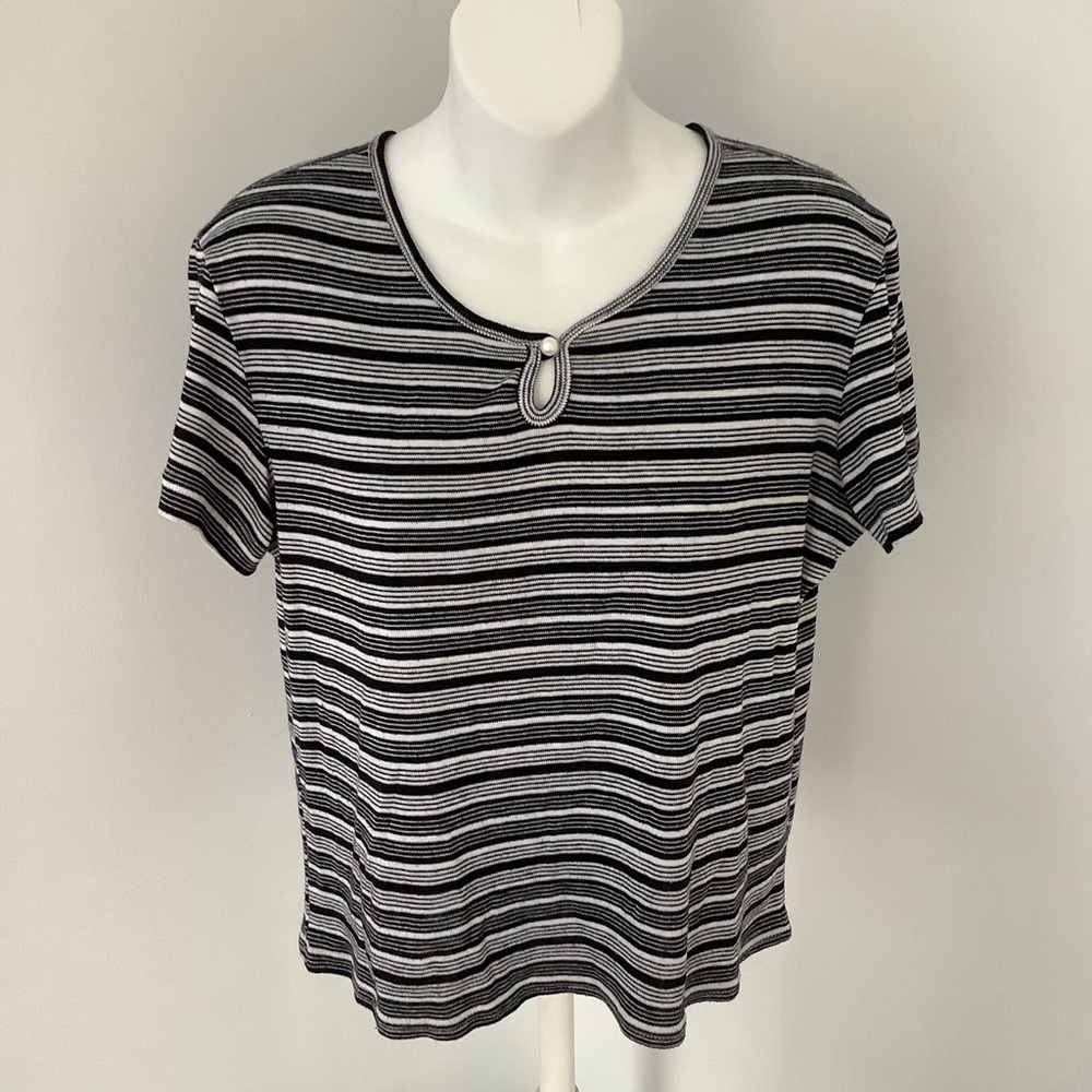 No Boundaries Vintage Black & White Striped Short Sleeve Keyhole Top Sz. L